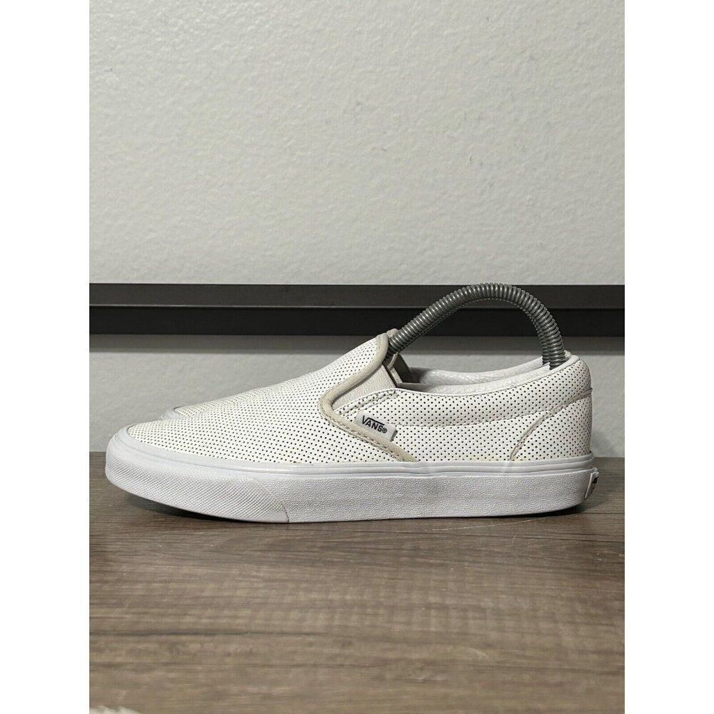 Vans Asher Perforated Leather Women's Athletic Skate Shoes Size 8 White